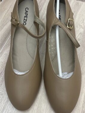 New Women’s Capezio Dance Shoes Sz 8.5